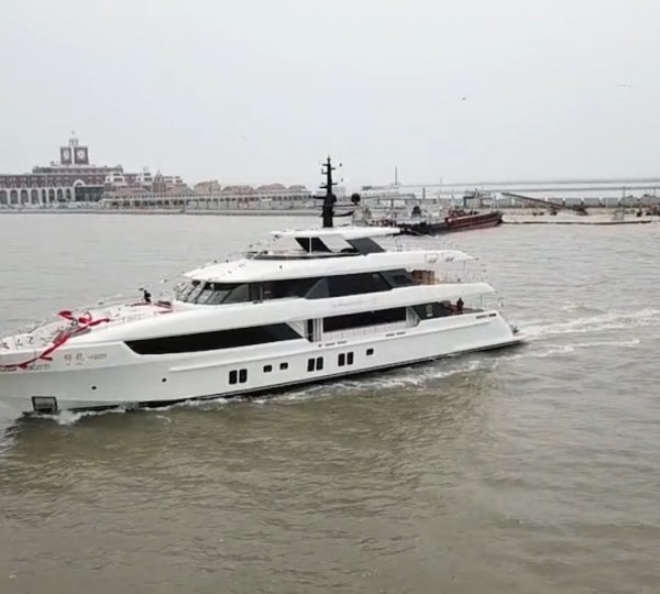 a yacht in chinese